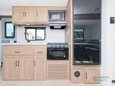 2026 Coachmen RV Freedom Express Select - Photo 10