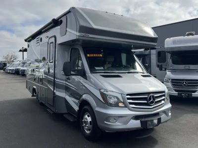 2020 Dynamax ISATA 3 — front three-quarter view