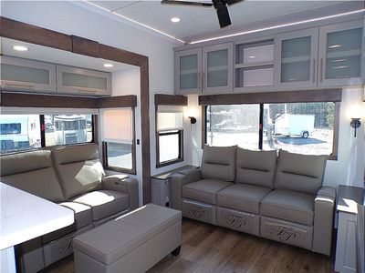 2026 Alliance RV Paradigm — photo 19 view