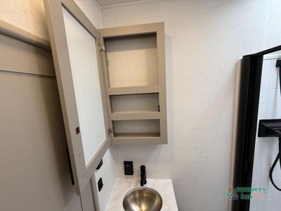 2026 Alliance RV Valor All-Access — photo 33 view