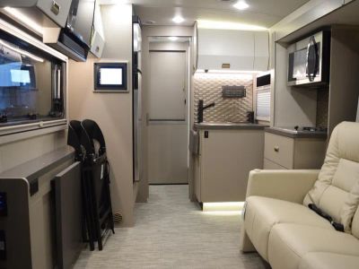 2025 Winnebago VIEW - Photo 5