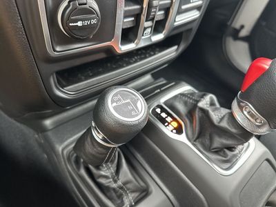2026 Jeep Wrangler - Photo 15