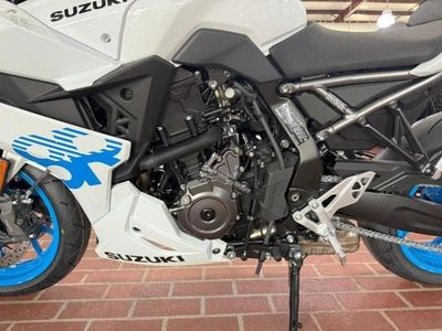 2026 Suzuki GSX-8R - Photo 9