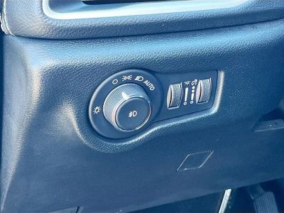 2025 Chrysler Pacifica — photo 8 view