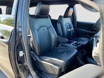 2025 Chrysler Pacifica — photo 25 view