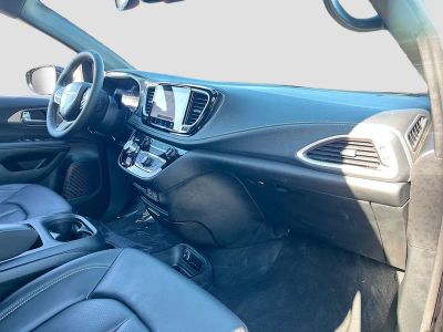 2025 Chrysler Pacifica — photo 26 view
