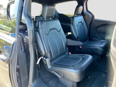 2025 Chrysler Pacifica — photo 24 view
