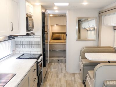 2026 Thor Motor Coach Pasadena SE - Photo 5