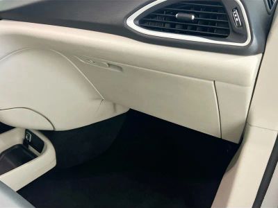 2024 Chrysler Pacifica — photo 31 view