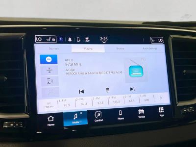 2024 Chrysler Pacifica — photo 24 view