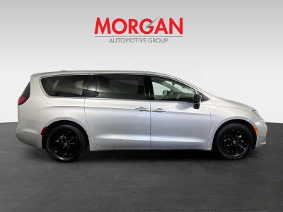 2024 Chrysler Pacifica — side profile view