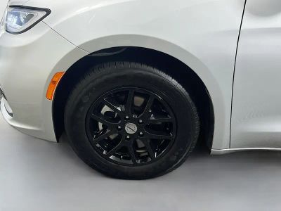 2024 Chrysler Pacifica — photo 11 view