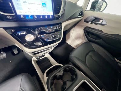 2024 Chrysler Pacifica — photo 22 view