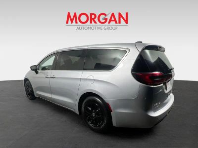 2024 Chrysler Pacifica — detail view