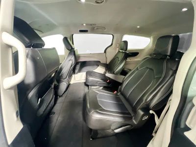 2024 Chrysler Pacifica — photo 25 view