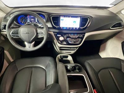 2024 Chrysler Pacifica — photo 26 view