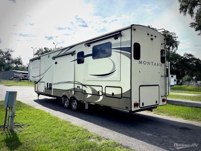 2019 Keystone Montana — rear three-quarter view
