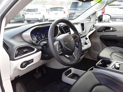 2024 Chrysler Pacifica — photo 20 view