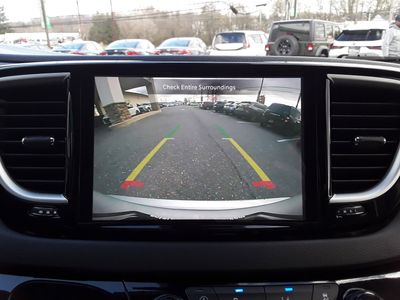 2024 Chrysler Pacifica — photo 31 view