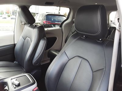 2024 Chrysler Pacifica — photo 21 view