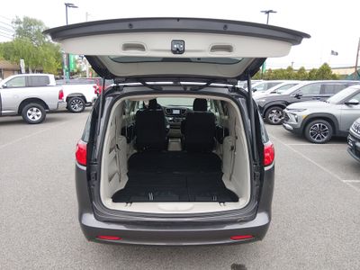 2024 Chrysler Pacifica — photo 11 view