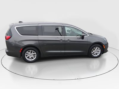 2024 Chrysler Pacifica — photo 8 view