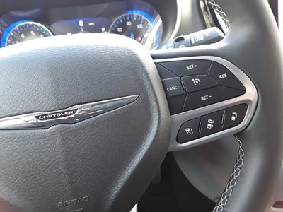 2024 Chrysler Pacifica — photo 25 view