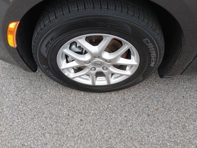 2024 Chrysler Pacifica — photo 10 view