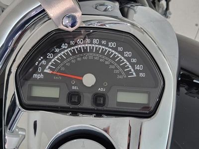 2025 Suzuki Boulevard M109R - Photo 11