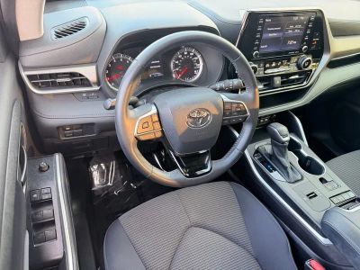 2021 Toyota Highlander LE - Photo 23
