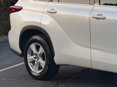 2021 Toyota Highlander LE - Photo 8