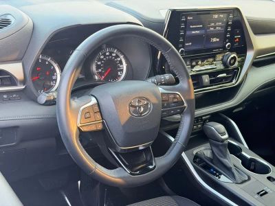 2021 Toyota Highlander LE - Photo 21