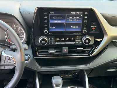 2021 Toyota Highlander LE - Photo 18