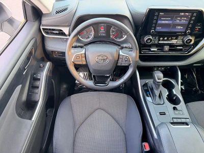 2021 Toyota Highlander LE - Photo 17