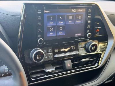 2021 Toyota Highlander LE - Photo 32