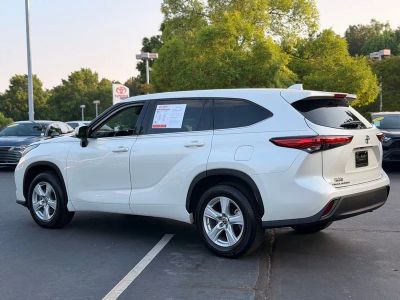 2021 Toyota Highlander LE - Photo 10
