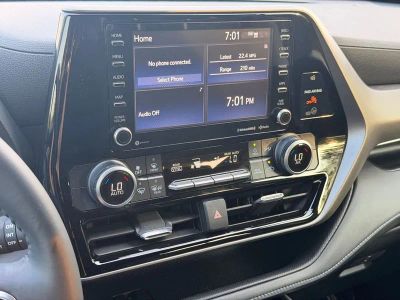 2021 Toyota Highlander LE - Photo 31