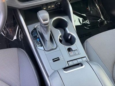 2021 Toyota Highlander LE - Photo 19