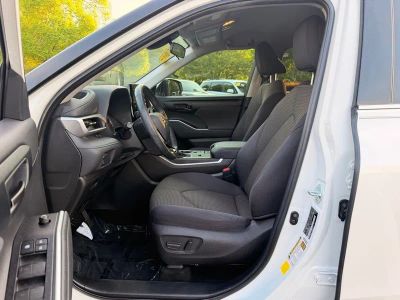 2021 Toyota Highlander LE - Photo 24
