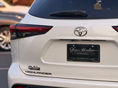 2021 Toyota Highlander LE - Photo 13