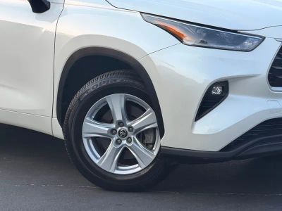 2021 Toyota Highlander LE - Photo 5