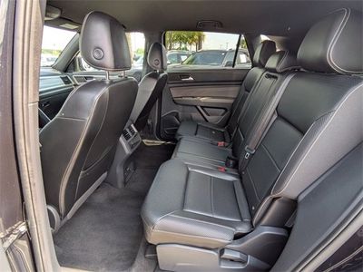 2022 Volkswagen Atlas Cross Sport — photo 13 view