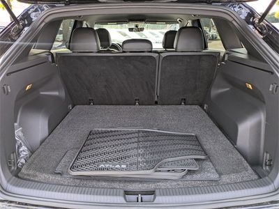 2022 Volkswagen Atlas Cross Sport — photo 12 view