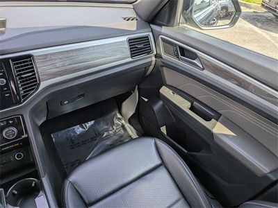 2022 Volkswagen Atlas Cross Sport — photo 16 view
