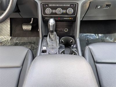 2022 Volkswagen Atlas Cross Sport — photo 18 view