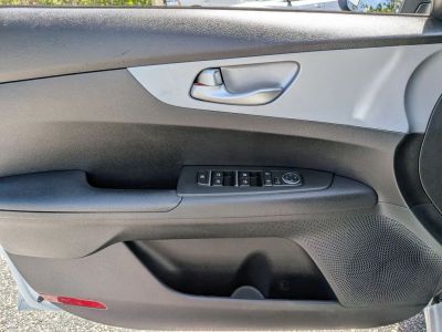 2023 Kia Forte - Photo 24