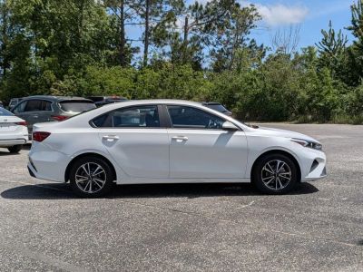 2023 Kia Forte - Photo 6