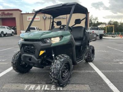 2026 Can-Am® Defender HD7 — front three-quarter view
