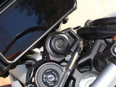 2025 Yamaha MT-10 - Photo 13