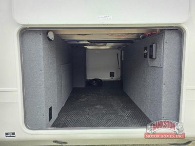 2026 Milestone 31RL - Photo 3